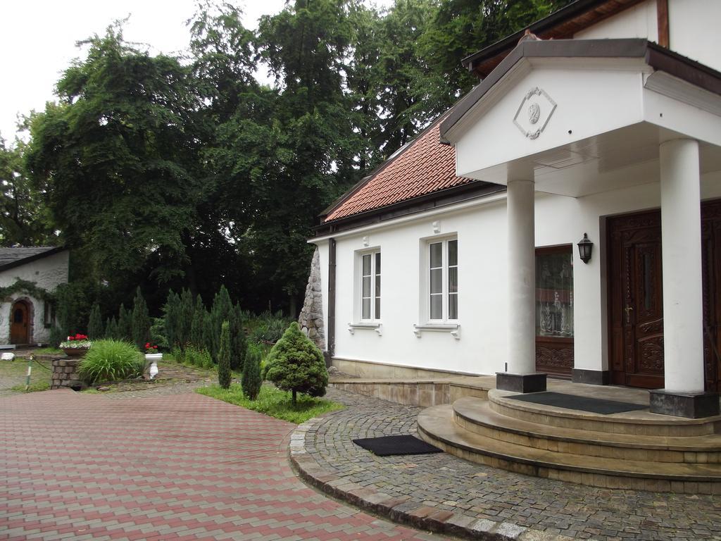 Dedek Park - Historyczny Dworek W Pieknym Parku Skaryszewskim Obok Stadionu Narodowego Варшава Экстерьер фото